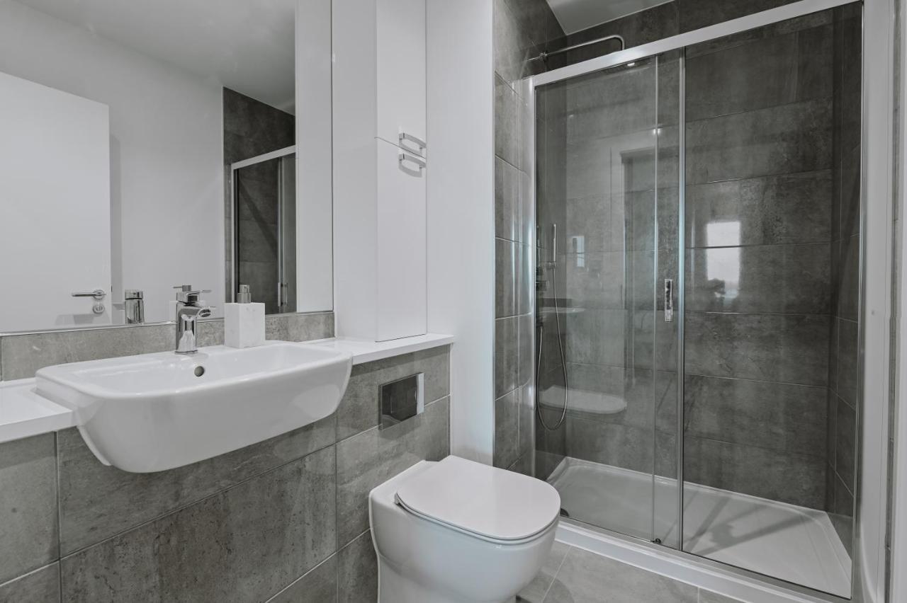 Khayat Homes - The Owelor - Two Bed Лондон Екстер'єр фото