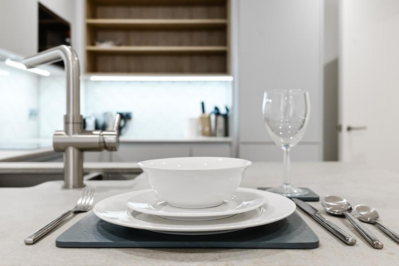 Khayat Homes - The Owelor - Two Bed Лондон Екстер'єр фото