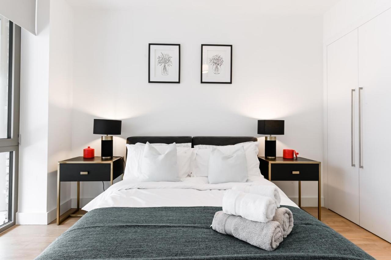 Khayat Homes - The Owelor - Two Bed Лондон Екстер'єр фото