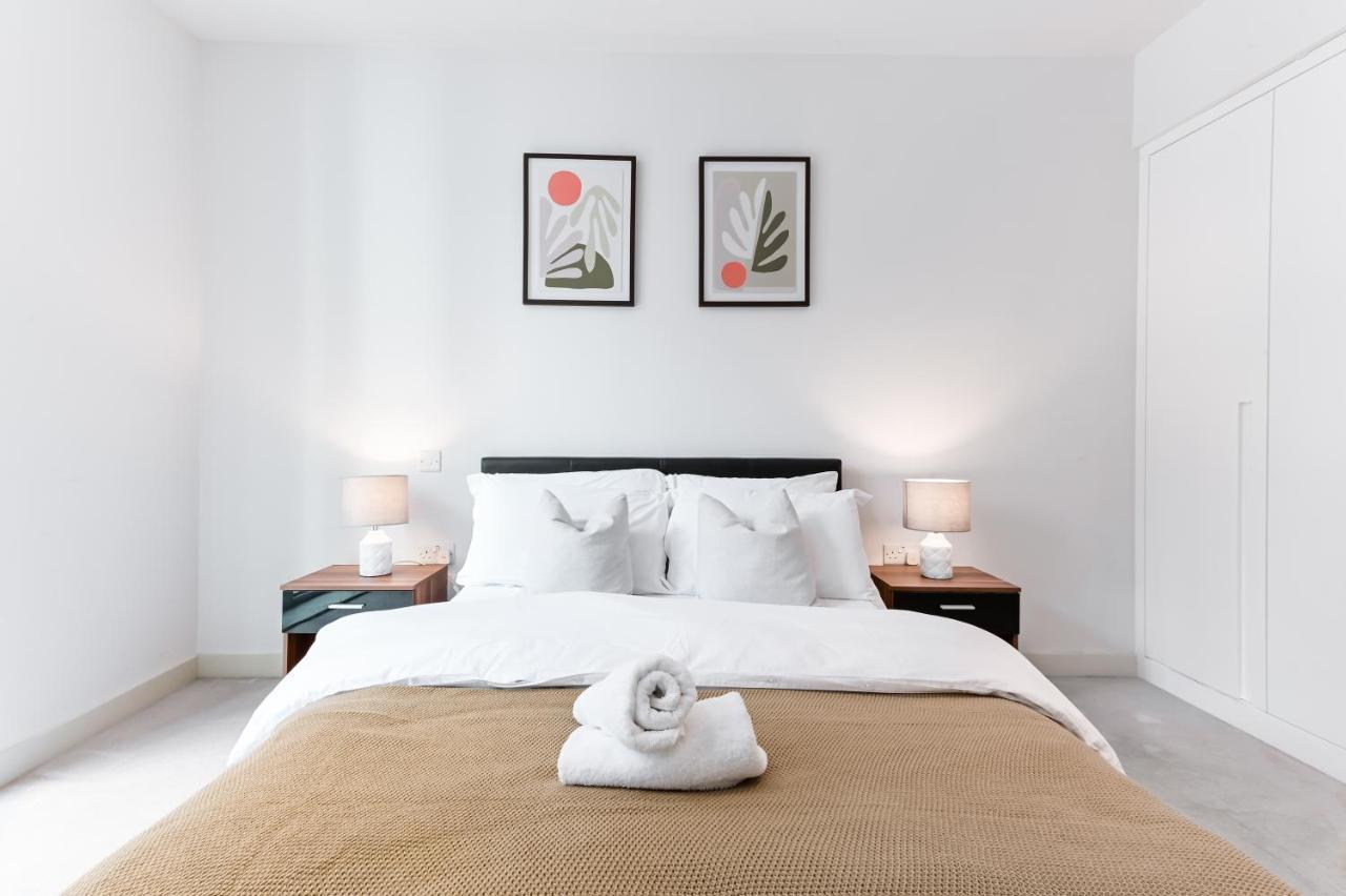 Khayat Homes - The Owelor - Two Bed Лондон Екстер'єр фото