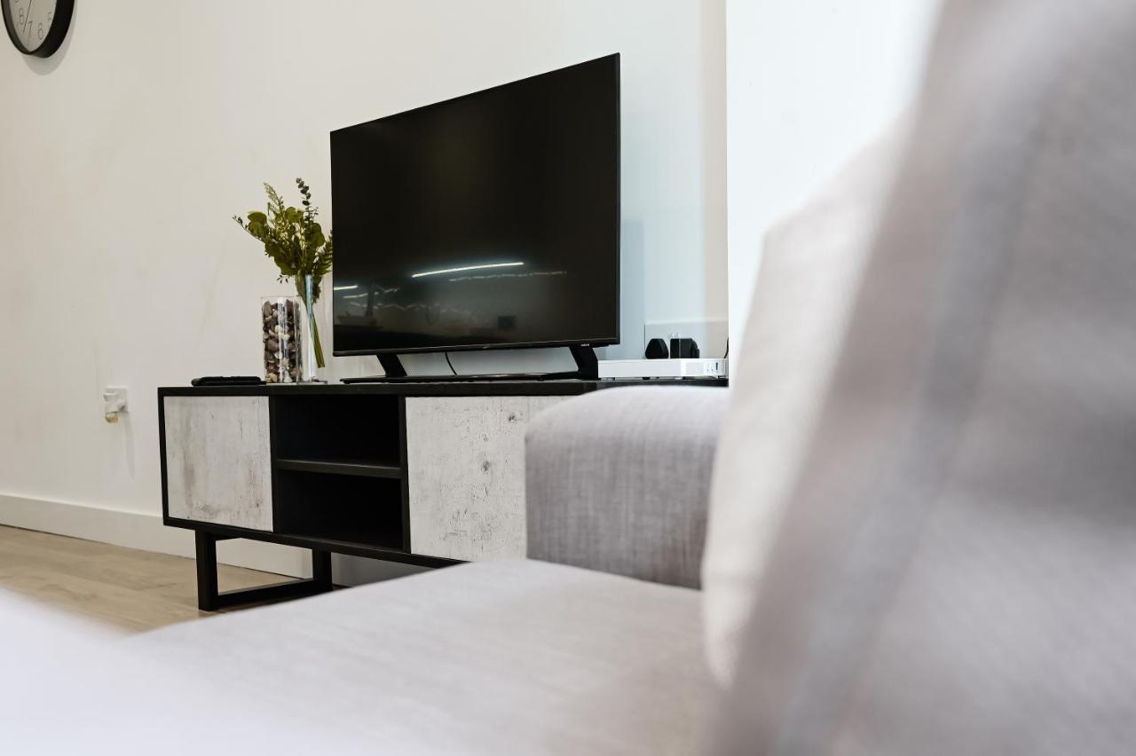 Khayat Homes - The Owelor - Two Bed Лондон Екстер'єр фото